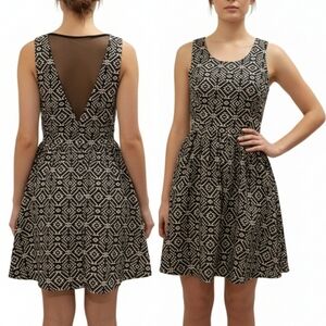 🟣 XS Dex 1963 Geometric Black and White Sleeveless Mini Dress